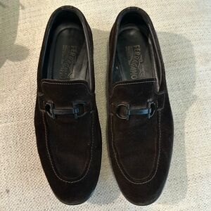 Salvatore Ferragamo Shoes in Suede in good condition, Brown Color